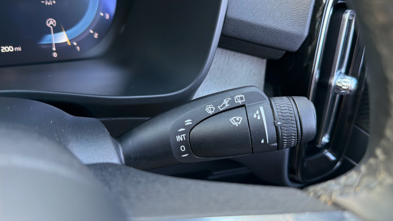 Volvo XC40 2.0 B3P Ultra Dark 5dr Auto Petrol Estate